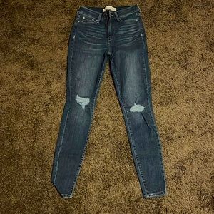 I am selling these brand new jeans that have only been worn once, W26